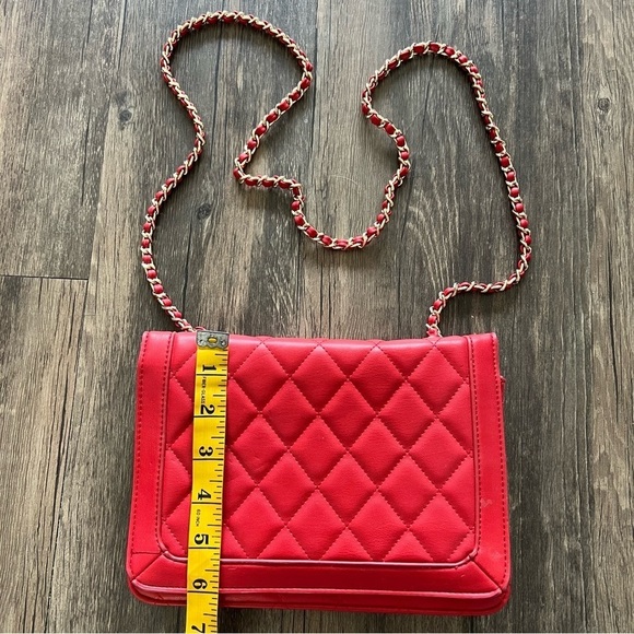 Forever 21 Red Quilted Square Crossbody Long Chain Strap Handbag Purse - Picture 10 of 12